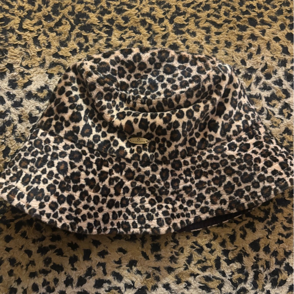 liz claiborne fur leopard print bucket hat